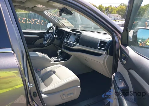 2018 Toyota Highlander Xle from USA, damaged, VIN 5TDJZRFH1JS547160